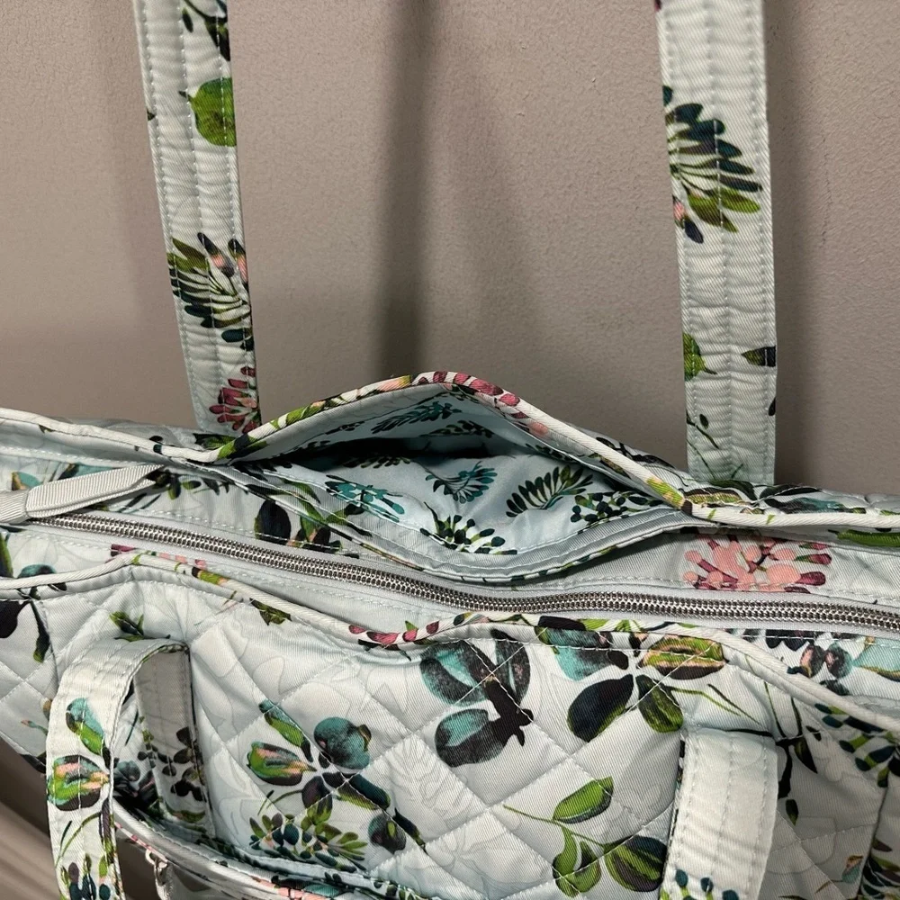Vera Bradley Seawater Blooms Large Zippered Tote in Performance Twill (NWOT)